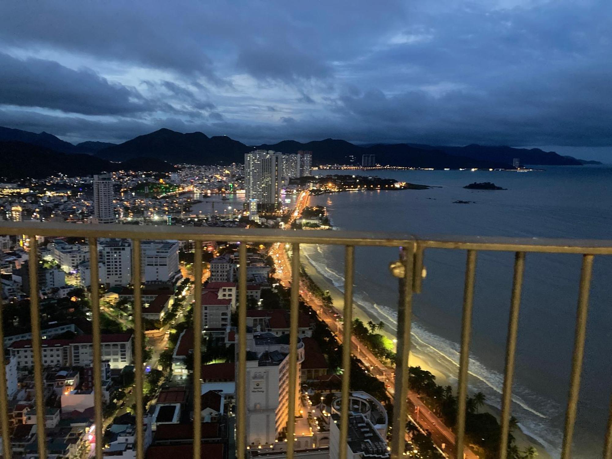 Can Ho Gold Coast O Nha Trang View Bien - Vivastay Bagian luar foto